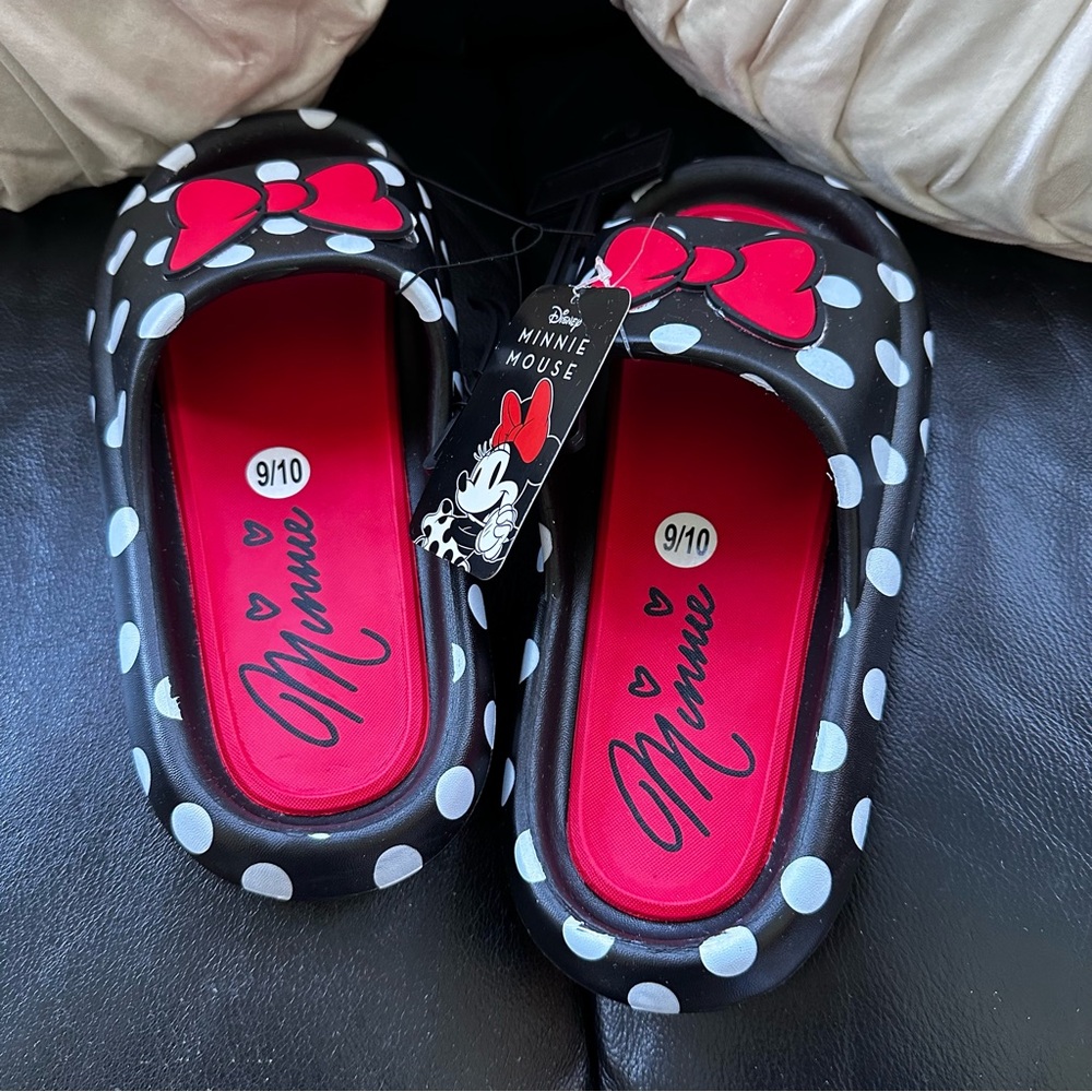 Disney Minnie Mouse Polka Dot Slippers: NWT